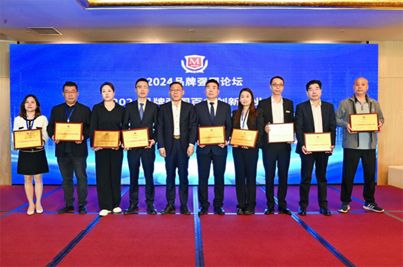 鑫源汽車(chē)榮膺十大領(lǐng)軍品牌，龔大興董事長(zhǎng)獲評(píng)創(chuàng)新企業(yè)家