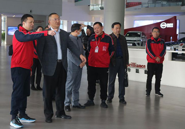 涪陵區(qū)委副書記、區(qū)政府區(qū)長劉忠一行蒞臨鑫源汽車調(diào)研